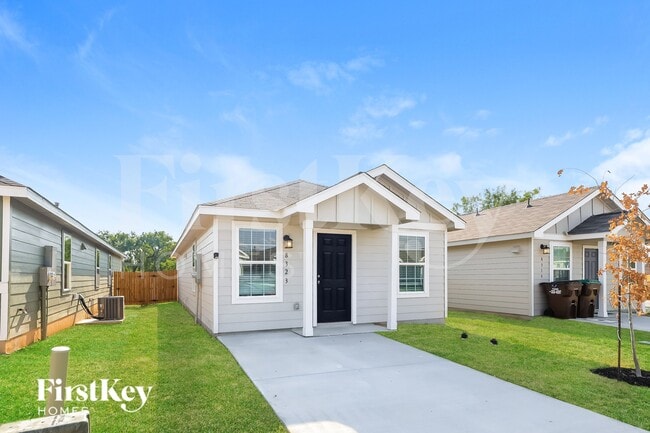 Building Photo - 8323 Piedra Medina