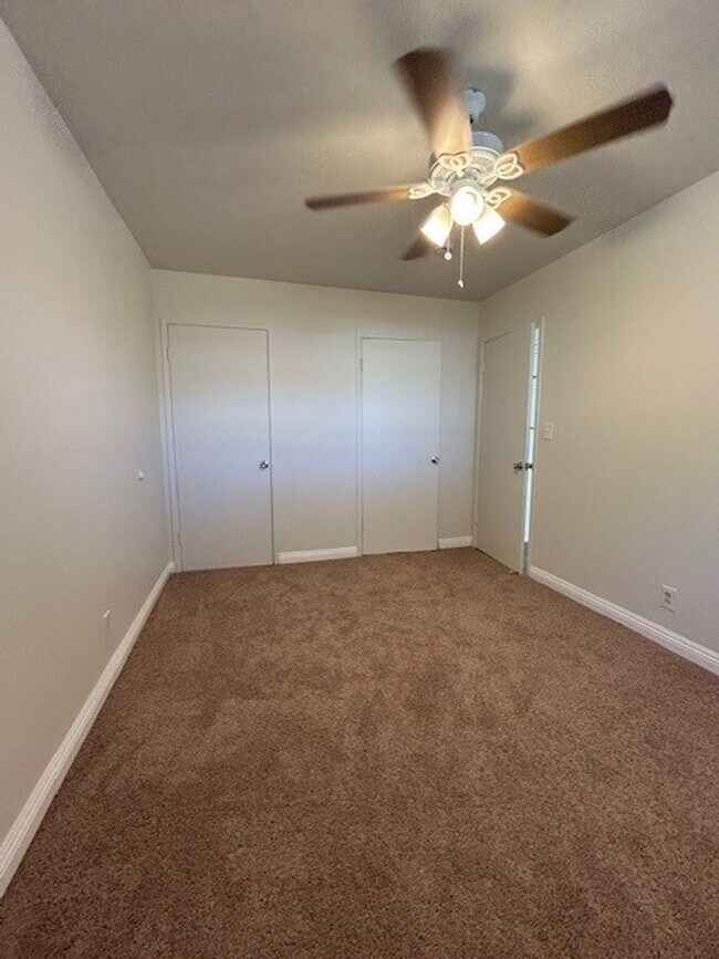 Building Photo - 3511