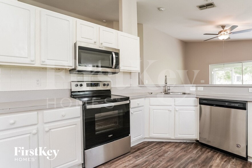 Building Photo - 1528 Graduate Ct