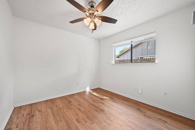 Building Photo - 2409 Berkett Dr