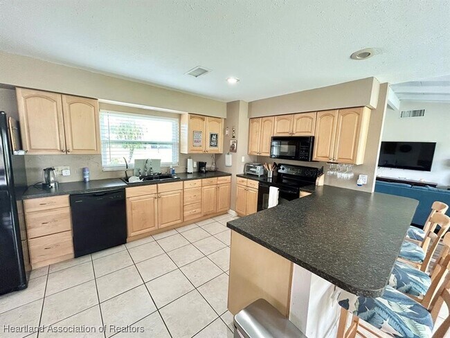 Building Photo - 120 Happiness Ave