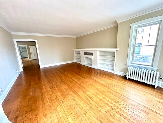 Family Room - 425 N Maple Ave