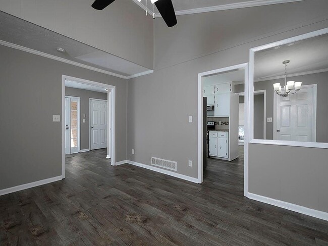 Building Photo - 581 Autumn Ln