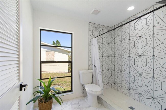 Building Photo - 11218 Creek View Dr