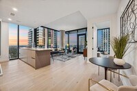 Building Photo - 610 Davis St