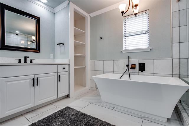 Building Photo - 8966 Hialeah Cir S