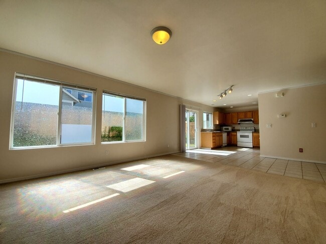 Building Photo - Charming 4-Bedroom Home in Peaceful Neighb...