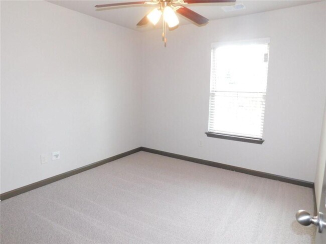 Building Photo - 3325 Ivey Ridge Rd NE