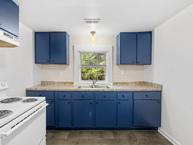 Building Photo - 532 E Iredell Ave