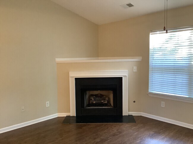 Building Photo - 7204 Weavers Way