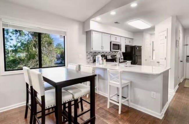 Building Photo - 4109 Pinehurst Cir