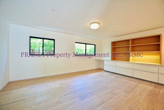 Building Photo - All New!  Fabulous 3 bedroom Fairfax house...