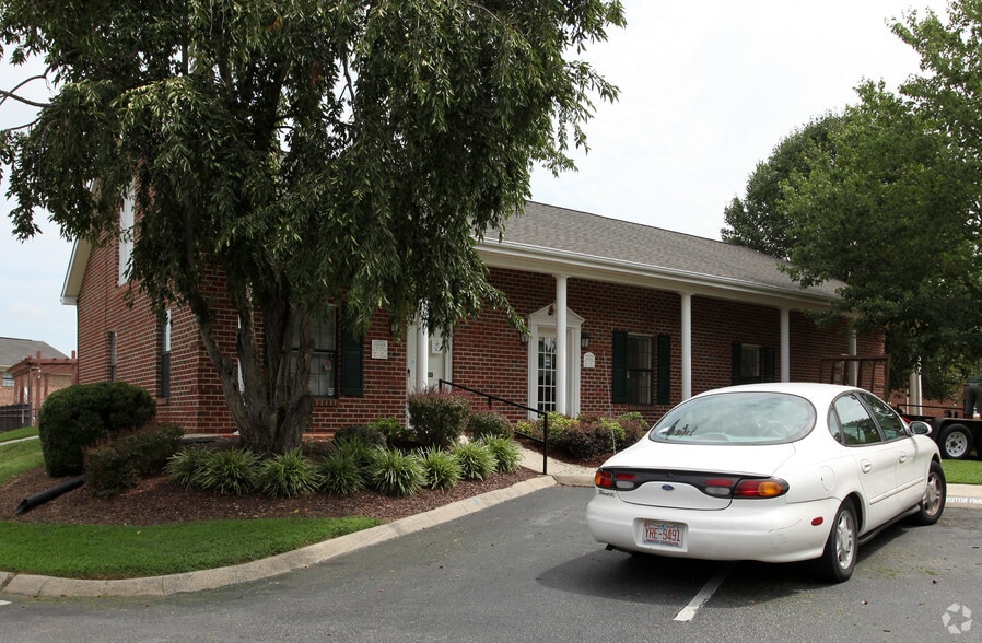 Leasing Office - Willowdaile