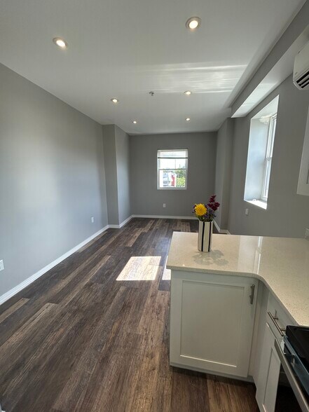 Building Photo - 1151 S 52nd St