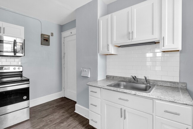 Building Photo - 2803 Main St