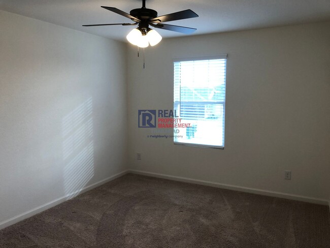 Building Photo - Spacious 5 Bedroom/3 Full Bath Open Concep...