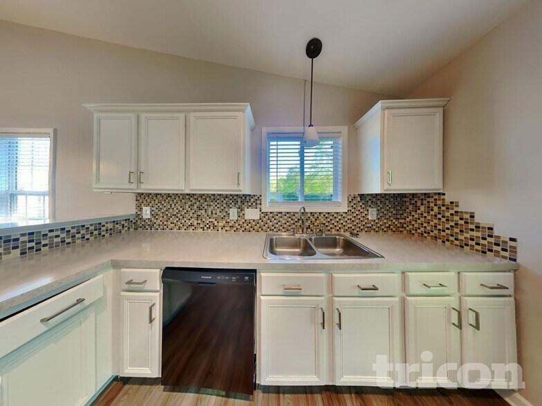 Building Photo - 260 Brookstone Dr