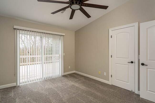 Building Photo - 746 Hilltop Ln