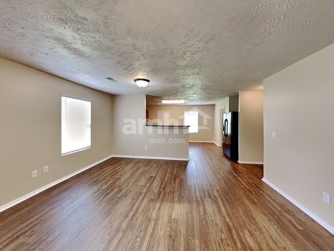 Building Photo - 2727 Sutherland Dr