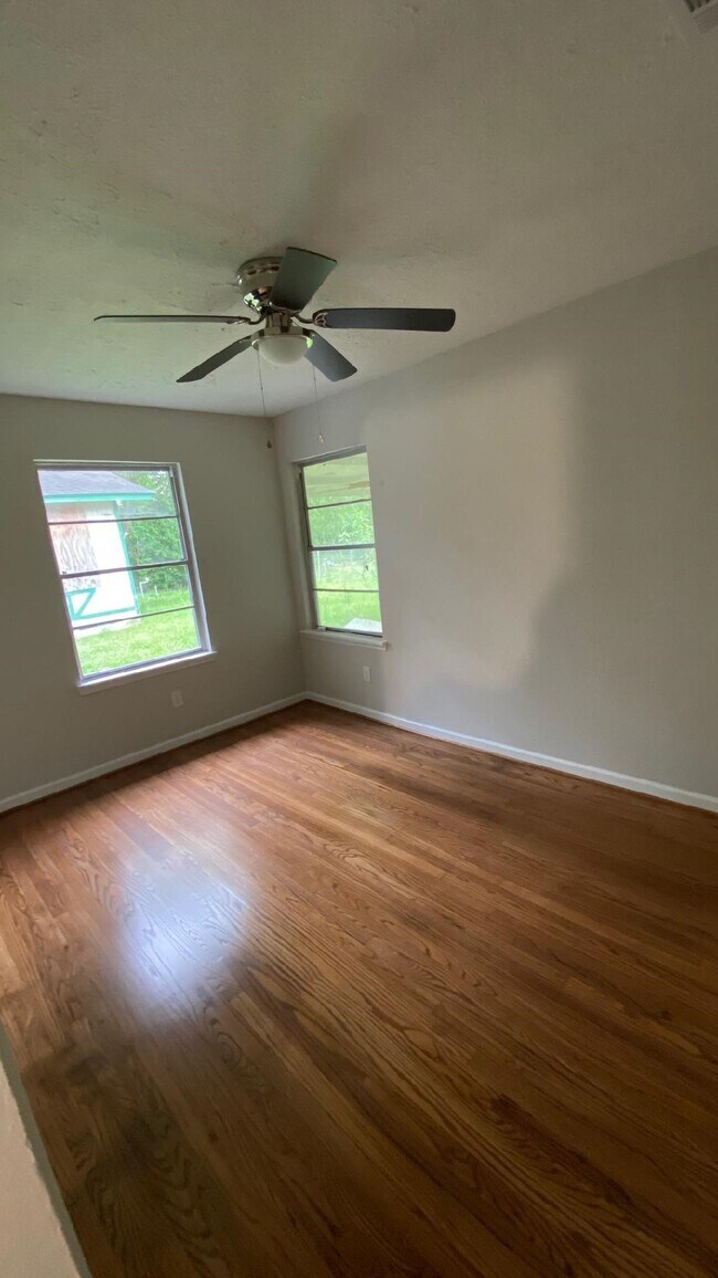 Building Photo - 2406 Rosemead Dr