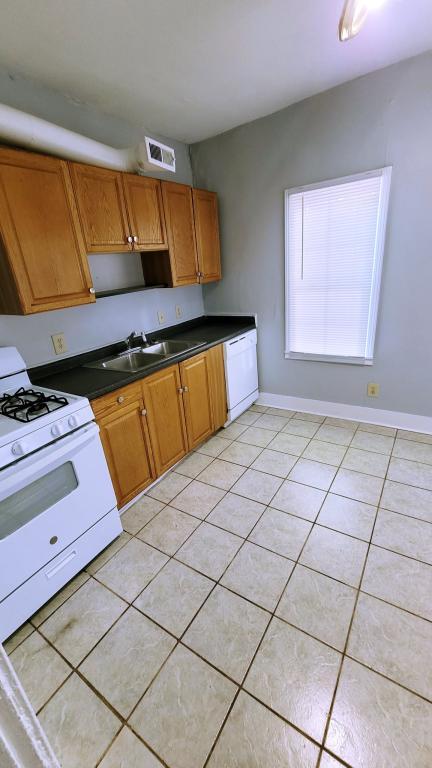 Building Photo - 54 W Dodridge St