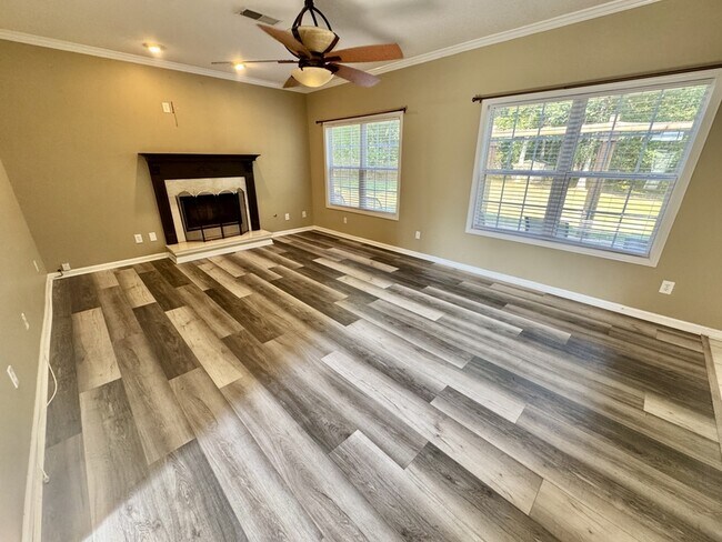 Building Photo - 431 Whitewater Tr