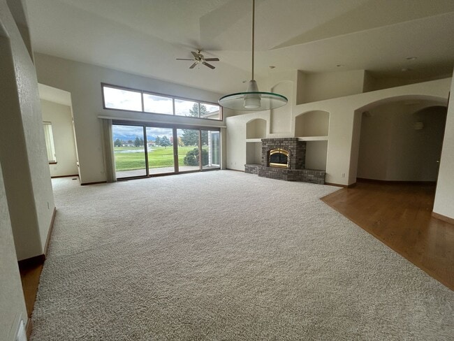 Building Photo - Beautiful Home on Village Greens with Vaul...
