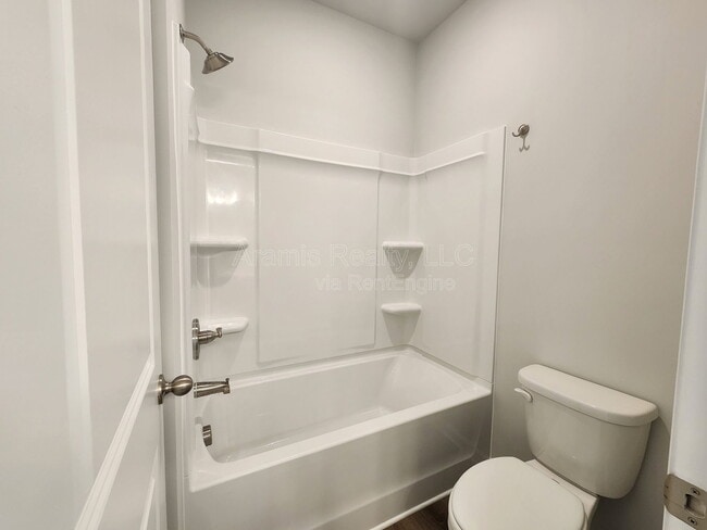 Building Photo - 5265 Wexford Ln