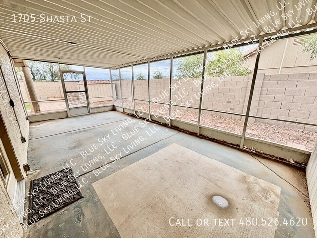 Building Photo - 1705 Shasta St