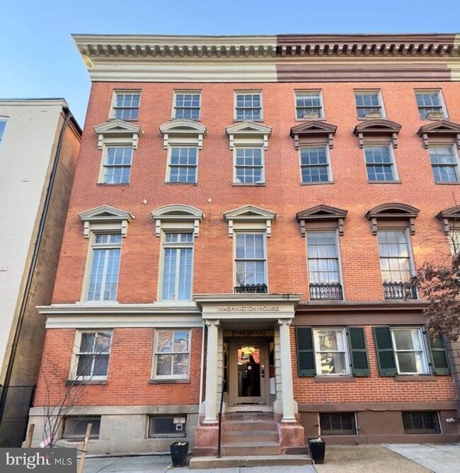 Building Photo - 13 E Read St