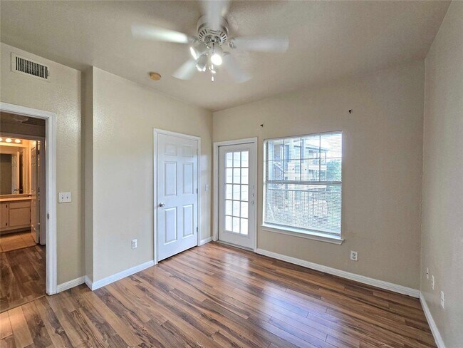 Building Photo - 2320 Gracy Farms Ln