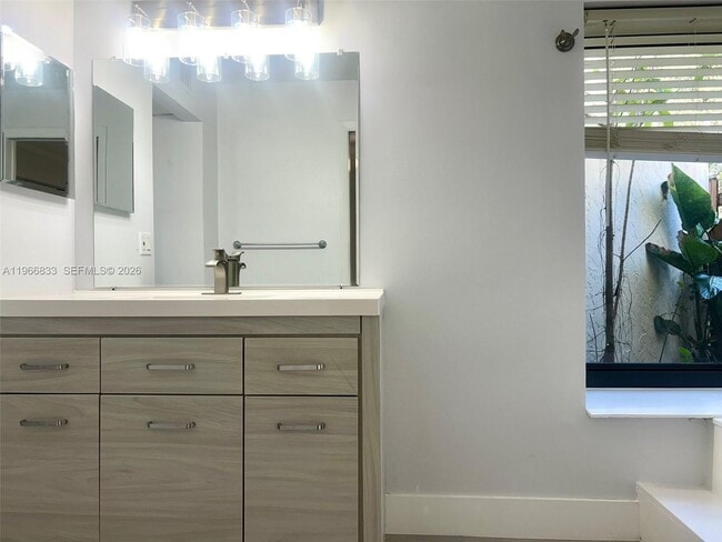 Building Photo - 645 Executive Center Dr