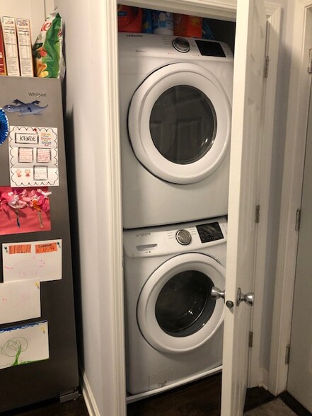 Washer/Dryer - 3320 N Lakewood Ave