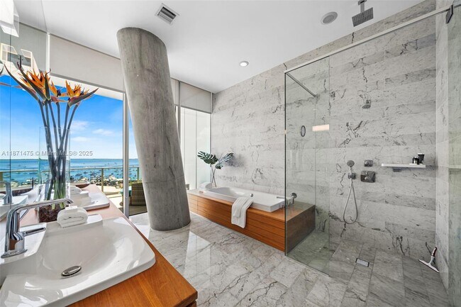 Building Photo - 2675 S Bayshore Dr