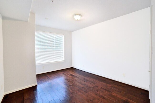 Building Photo - 6611 W Sam Houston Pkwy S