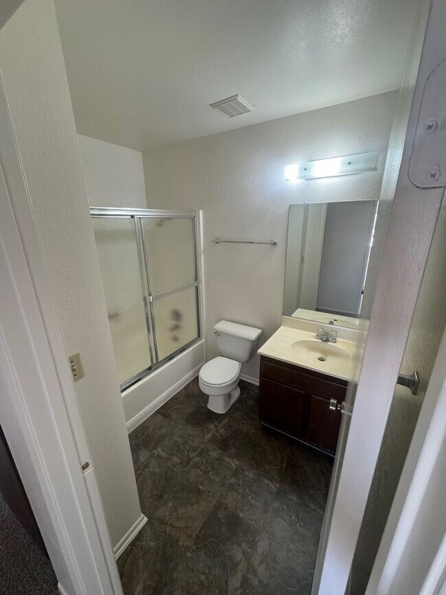 Building Photo - 6739