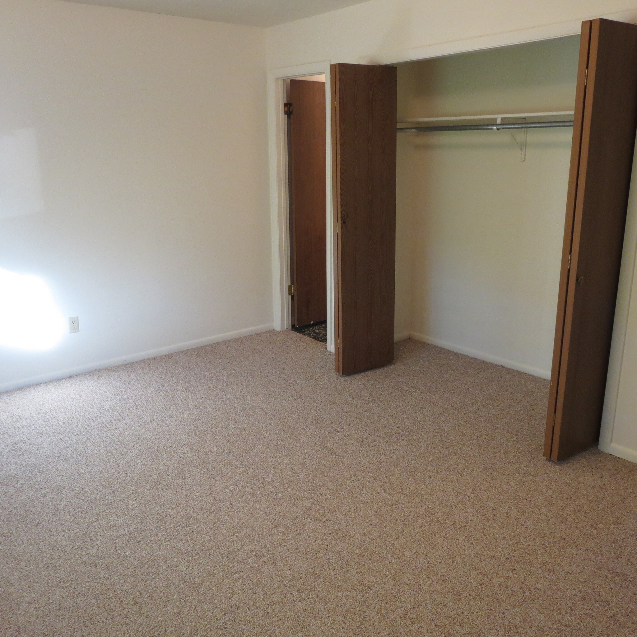 Building Photo - 1630 S Von Elm St