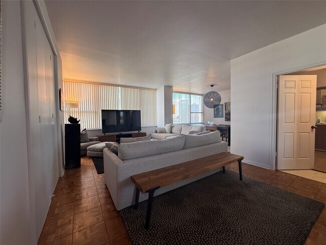 Building Photo - 15 Greenway Plz