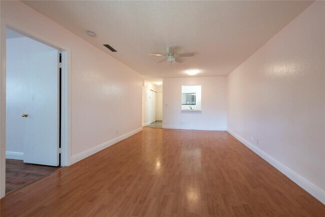 Building Photo - 10571 Royal Palm Blvd