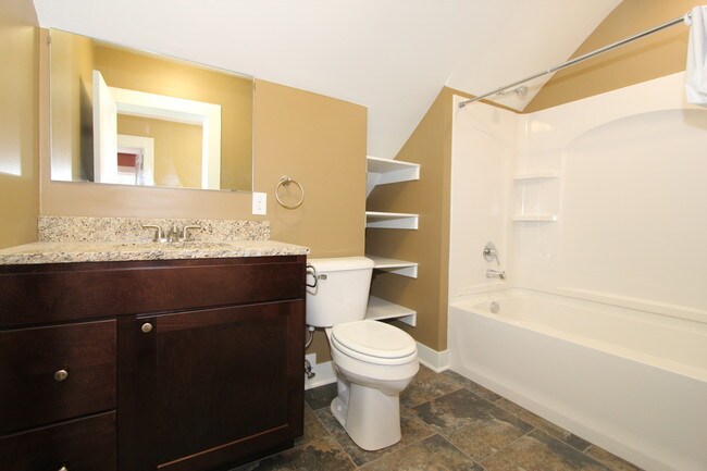 Building Photo - 246 Valley Ave SW