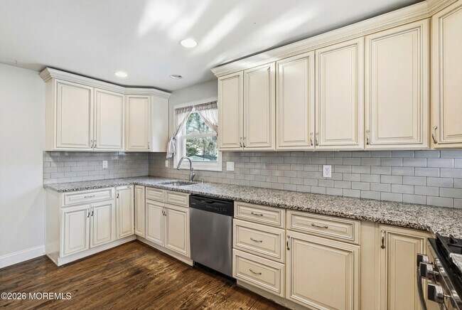 Building Photo - 19 Carole Dr