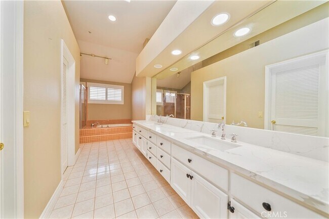 Building Photo - 9531 Montanza Way