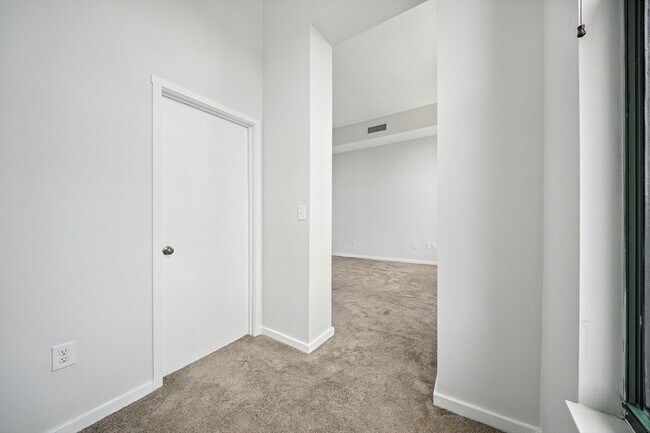 Building Photo - 567 Tremont St