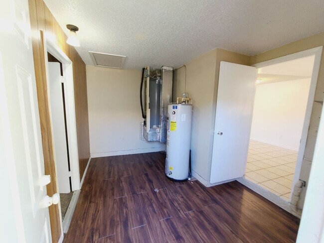 Building Photo - Charming Four Bedroom One Bathroom House p...