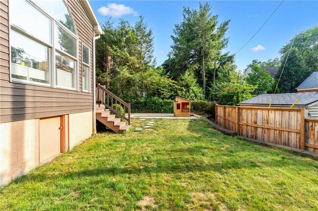 Building Photo - 1084 Shady Ave