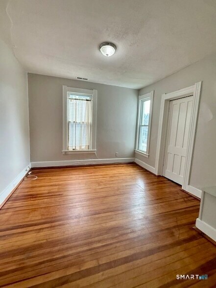 Building Photo - 384 Gregory St