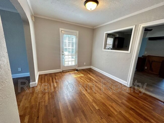 Building Photo - 2407 Larose Ave