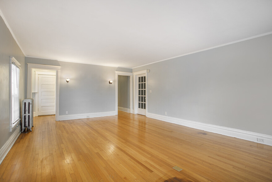 Large Living Room - 310 W Vine St