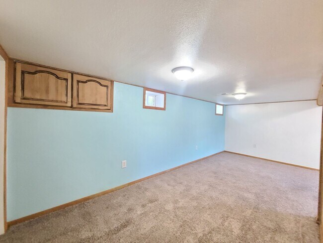 Building Photo - $2,200- 4 Bed / 2 Bath House on an Almost ...
