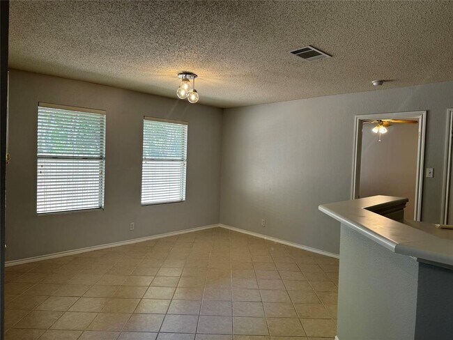 Building Photo - 9700 Copper Creek Dr